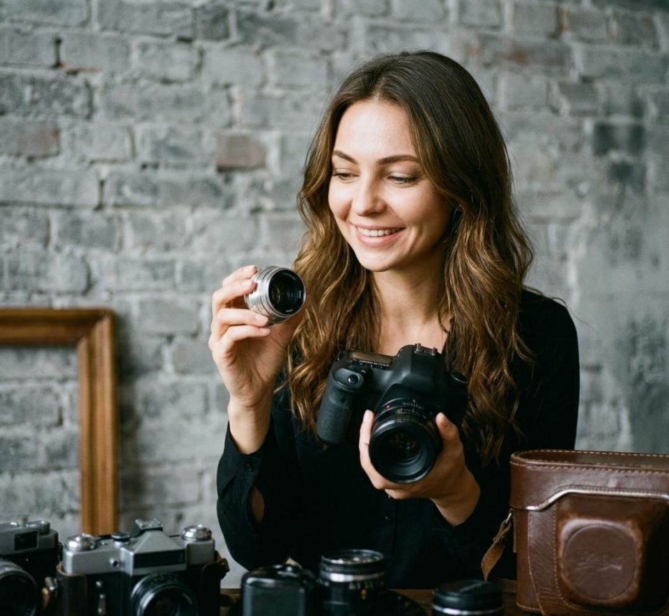 New gear day! Testing out a vintage lens I picked up secondhand — the color rendering is unreal.